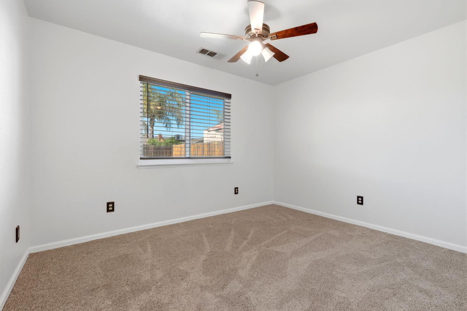 924 Greenwood Ave, Hanford, CA 93230