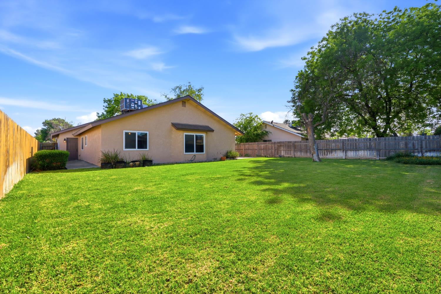 924 Greenwood Ave, Hanford, CA 93230