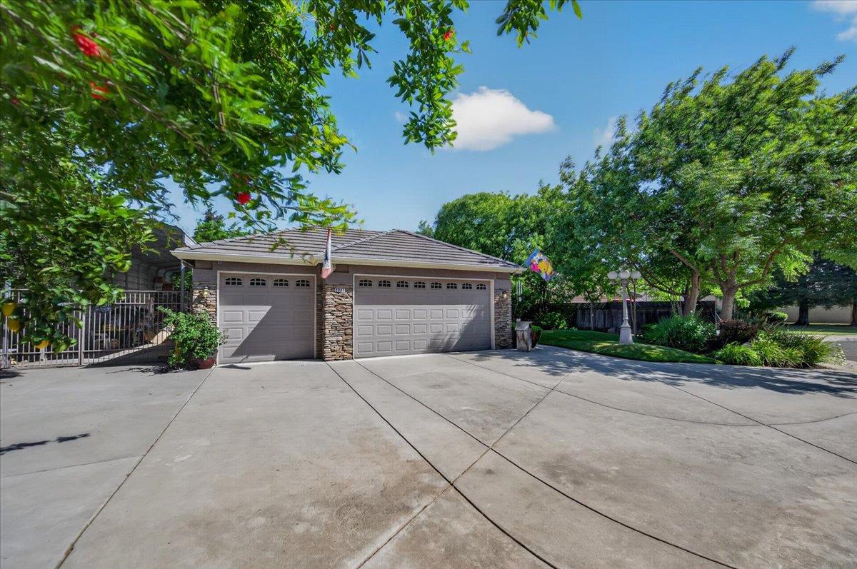 2007 Ashcroft Ave, Clovis, CA 93611