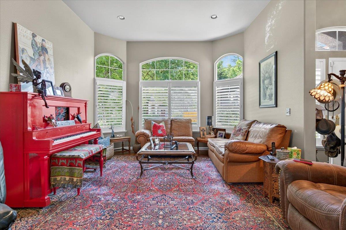 2007 Ashcroft Ave, Clovis, CA 93611