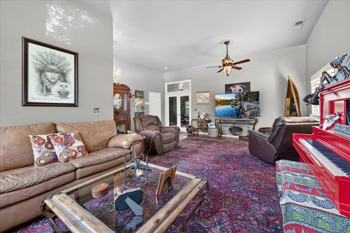 2007 Ashcroft Ave, Clovis, CA 93611