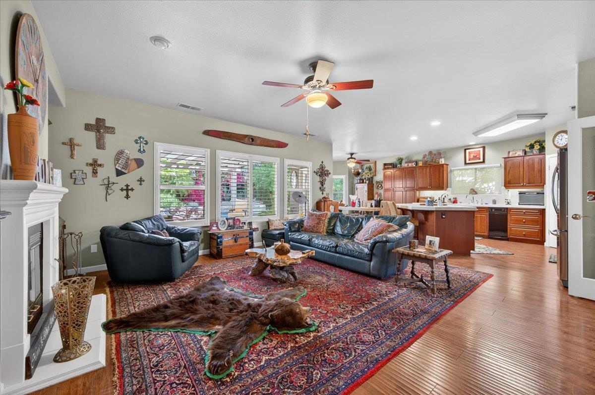 2007 Ashcroft Ave, Clovis, CA 93611