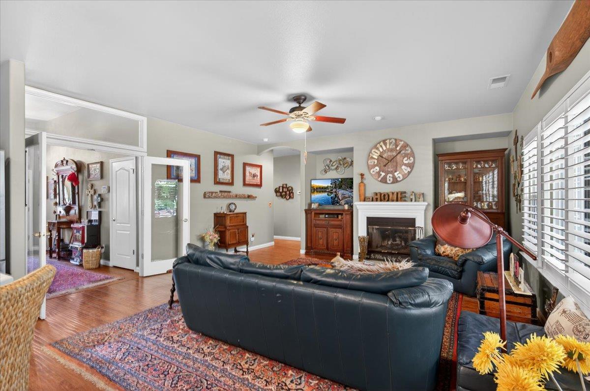 2007 Ashcroft Ave, Clovis, CA 93611