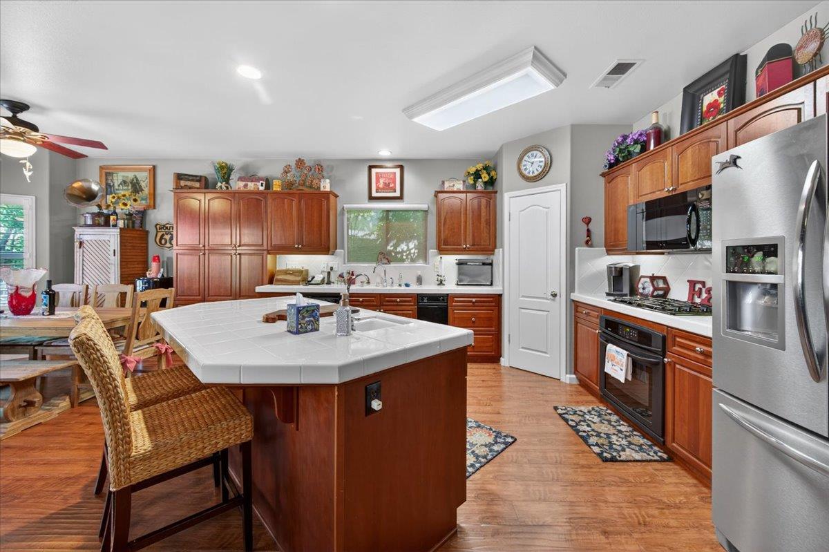 2007 Ashcroft Ave, Clovis, CA 93611