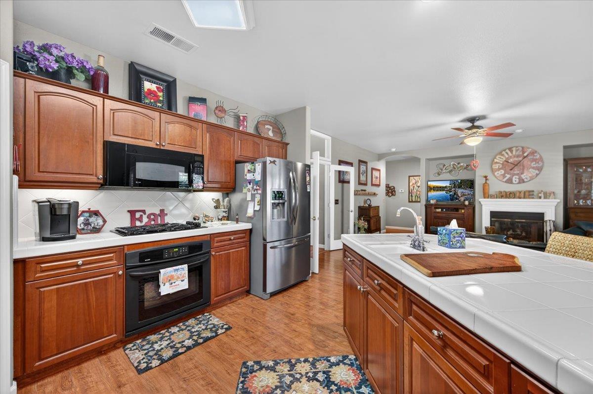 2007 Ashcroft Ave, Clovis, CA 93611