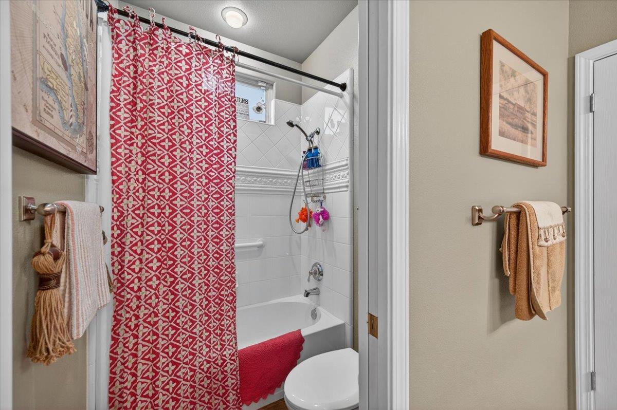 2007 Ashcroft Ave, Clovis, CA 93611