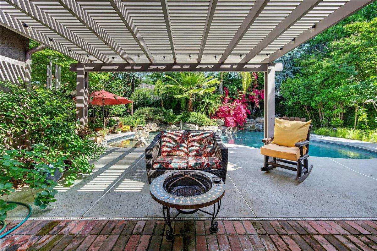 2007 Ashcroft Ave, Clovis, CA 93611