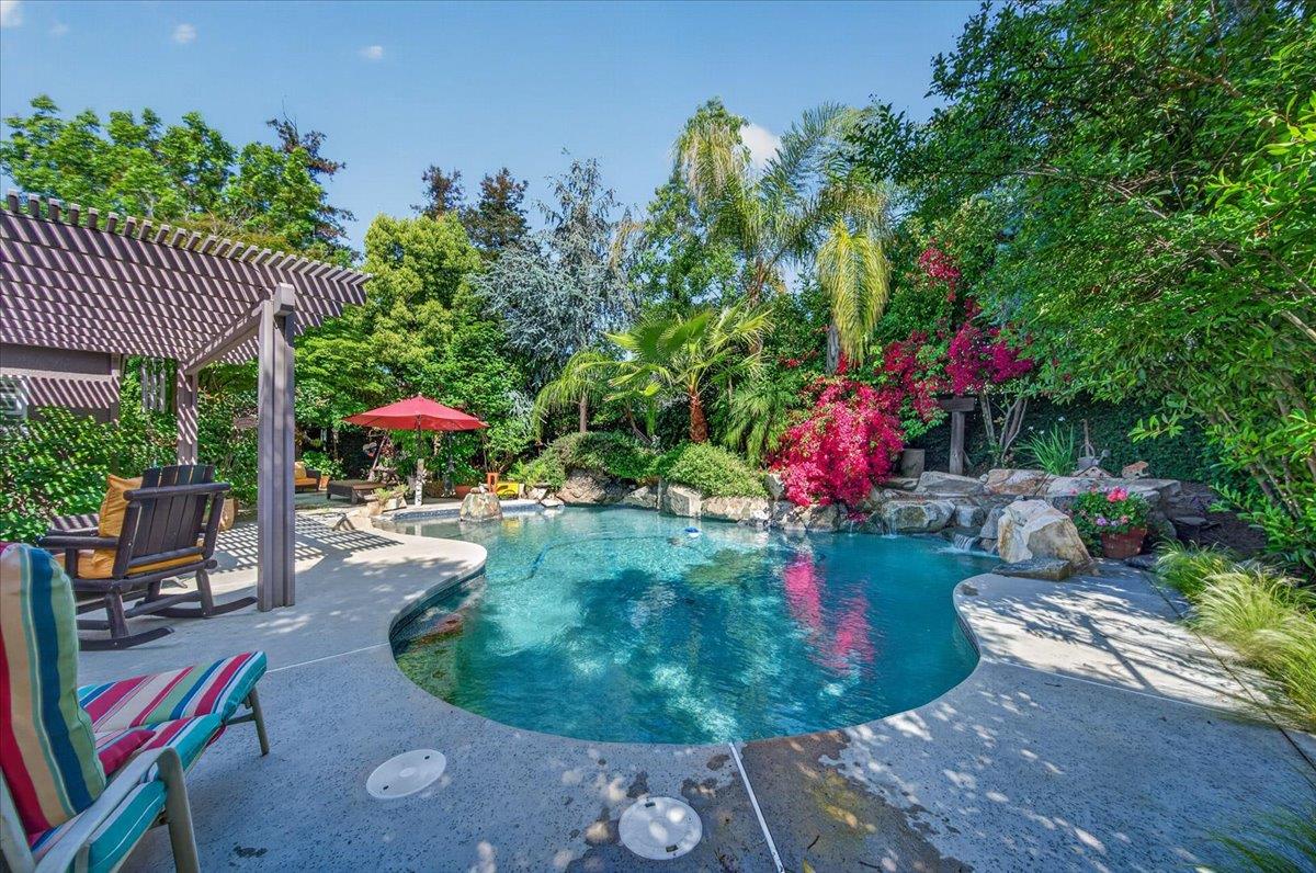 2007 Ashcroft Ave, Clovis, CA 93611