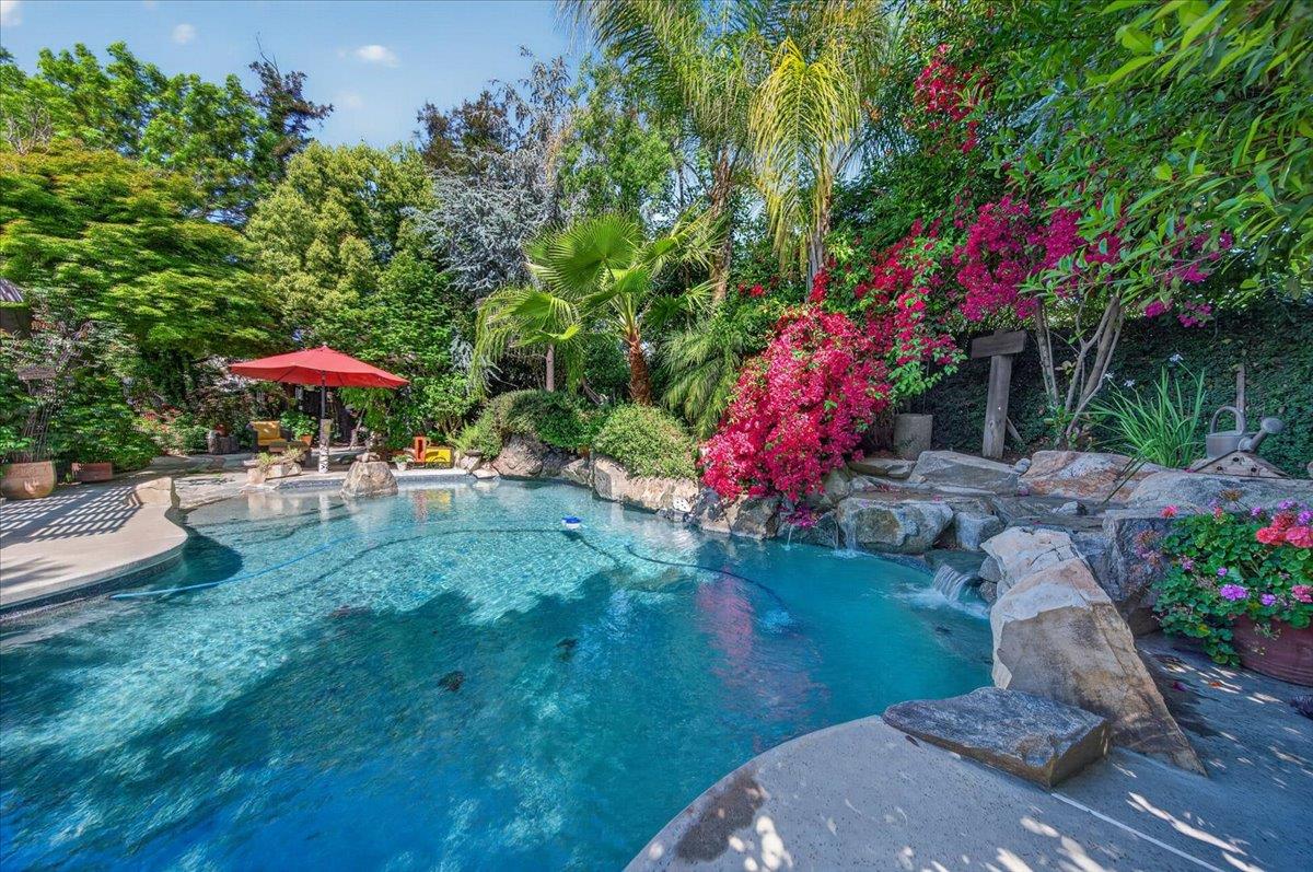 2007 Ashcroft Ave, Clovis, CA 93611