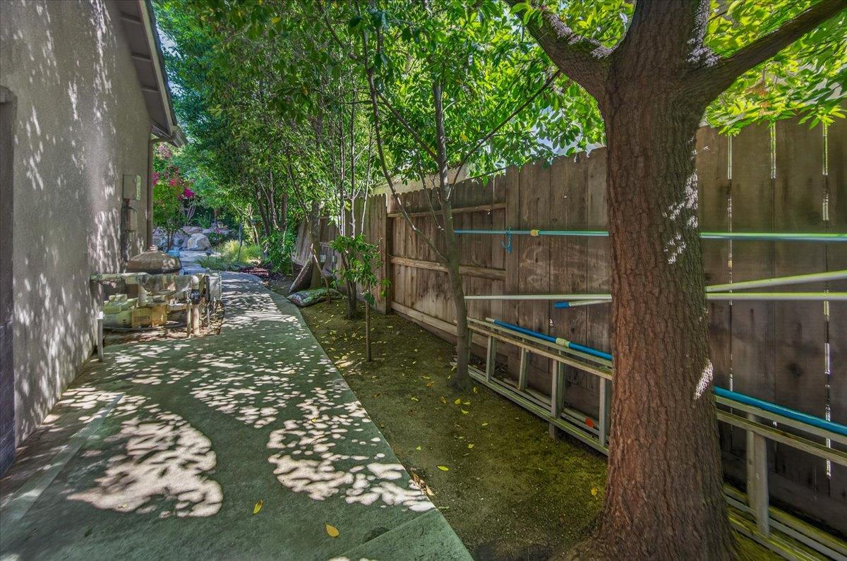 2007 Ashcroft Ave, Clovis, CA 93611