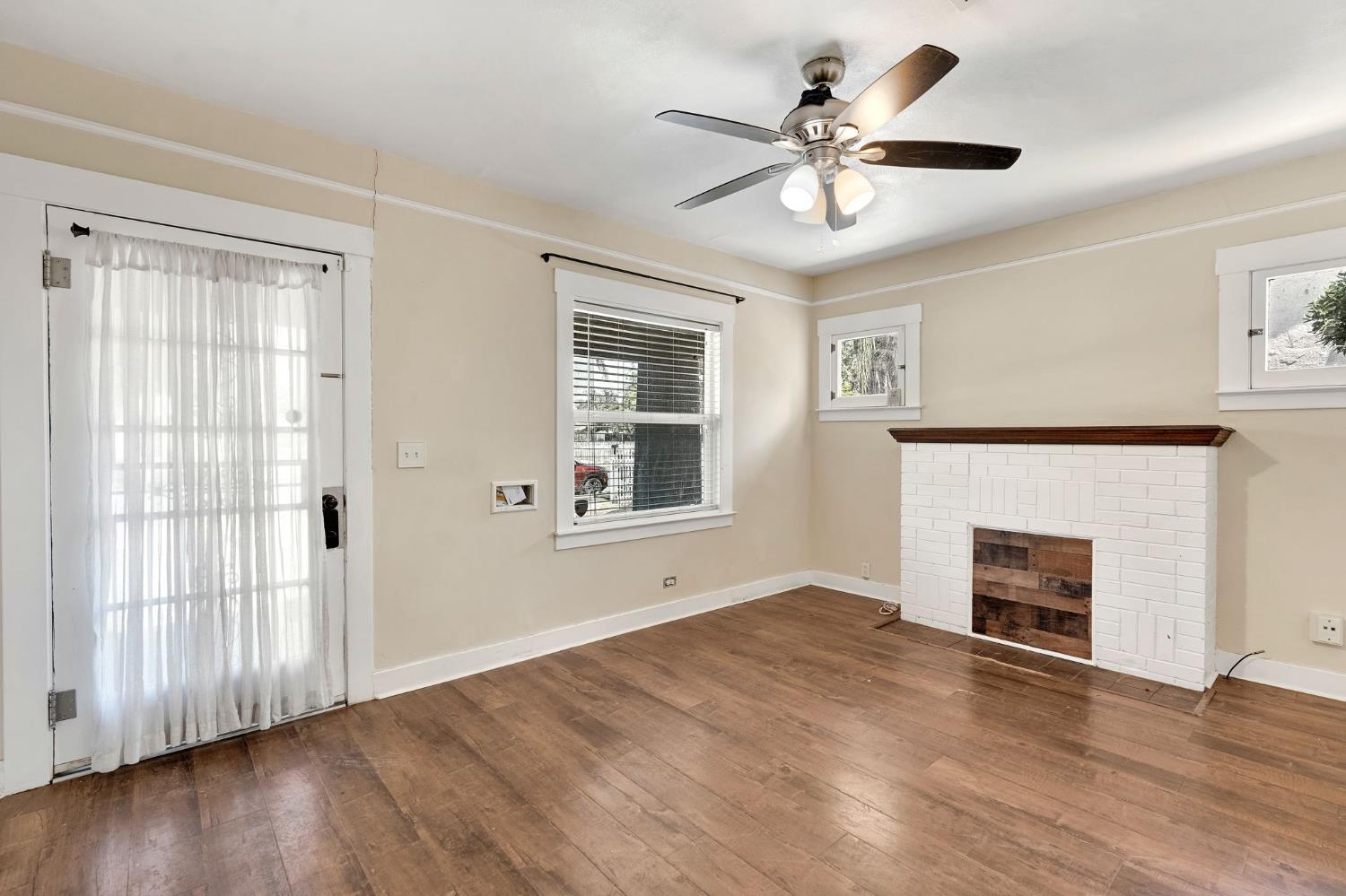 4338 E Grant Ave, Fresno, CA 93702