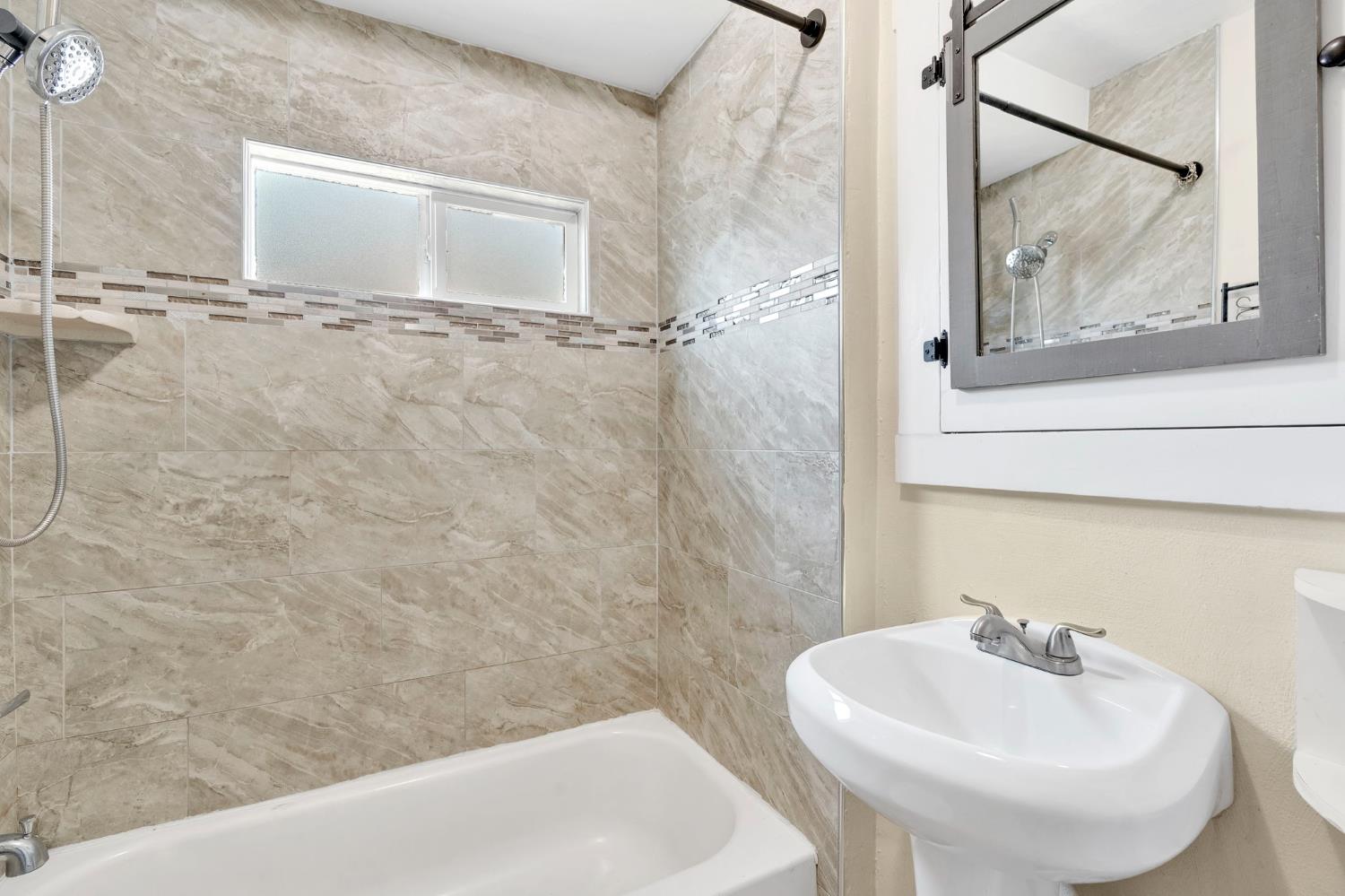 4338 E Grant Ave, Fresno, CA 93702