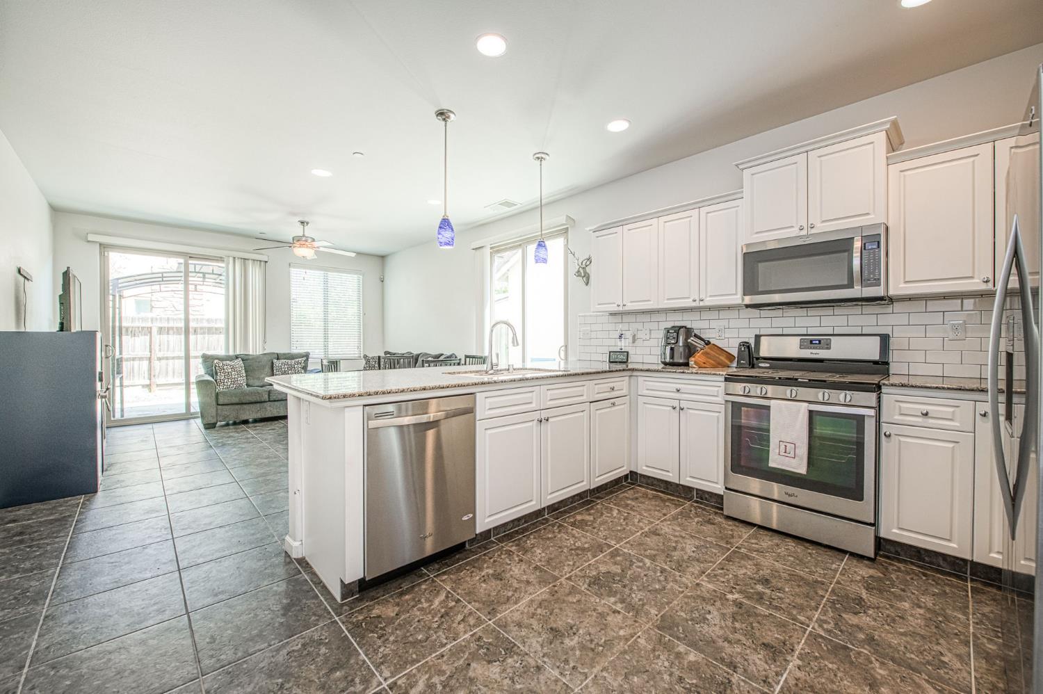 3043 Cirque Ln, Clovis, CA 93619