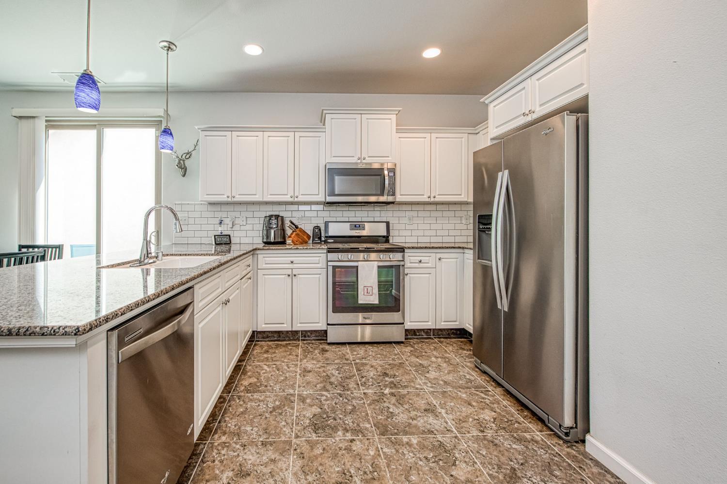 3043 Cirque Ln, Clovis, CA 93619