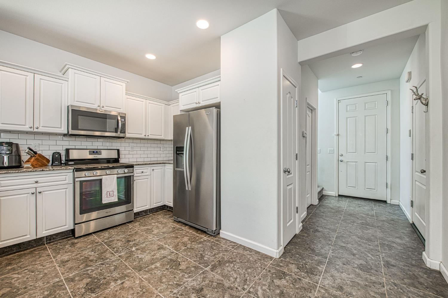 3043 Cirque Ln, Clovis, CA 93619