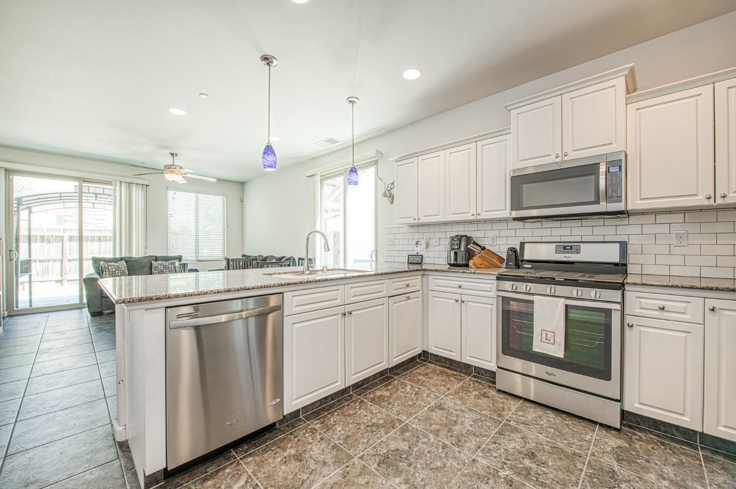 3043 Cirque Ln, Clovis, CA 93619