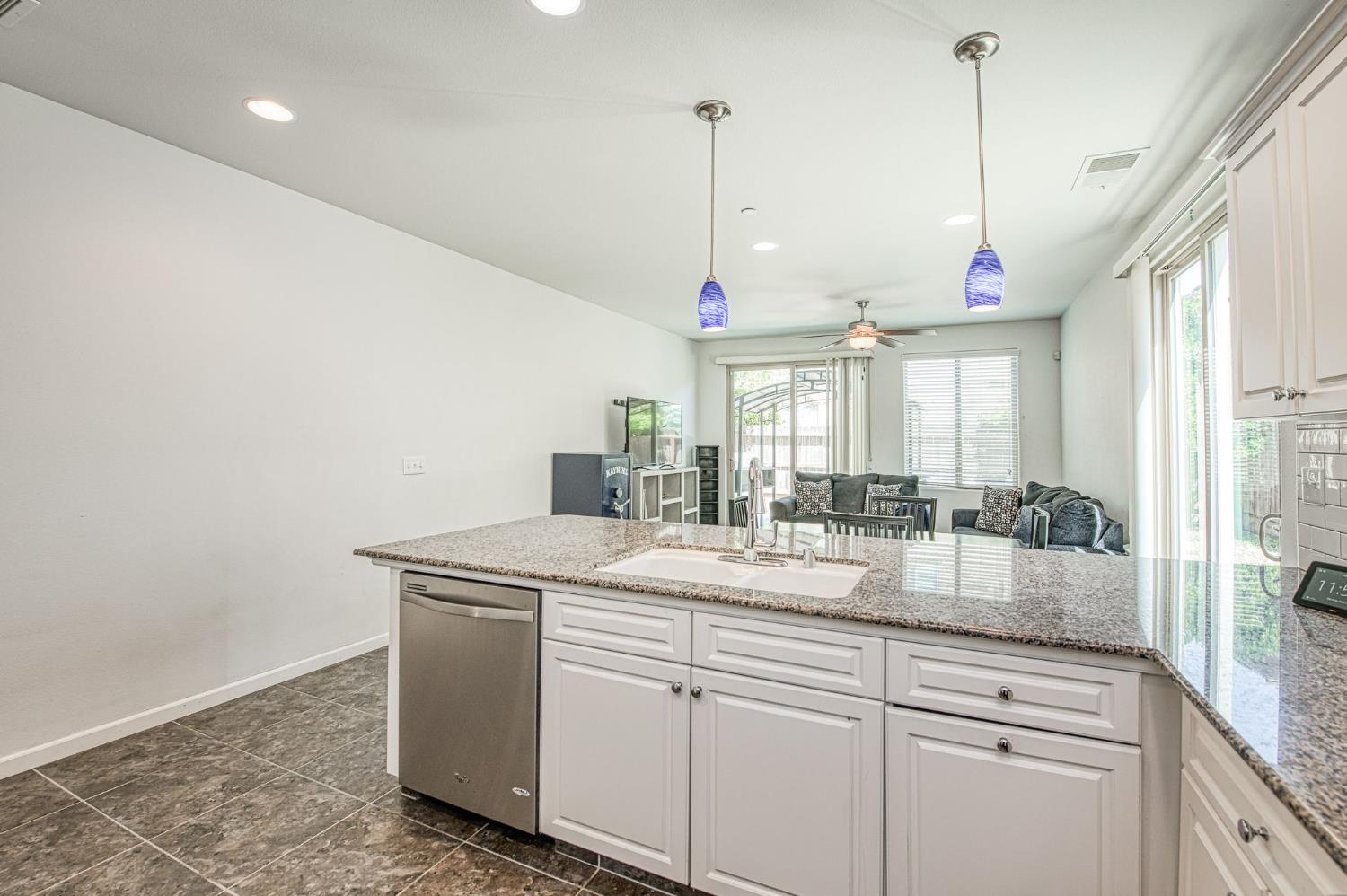 3043 Cirque Ln, Clovis, CA 93619