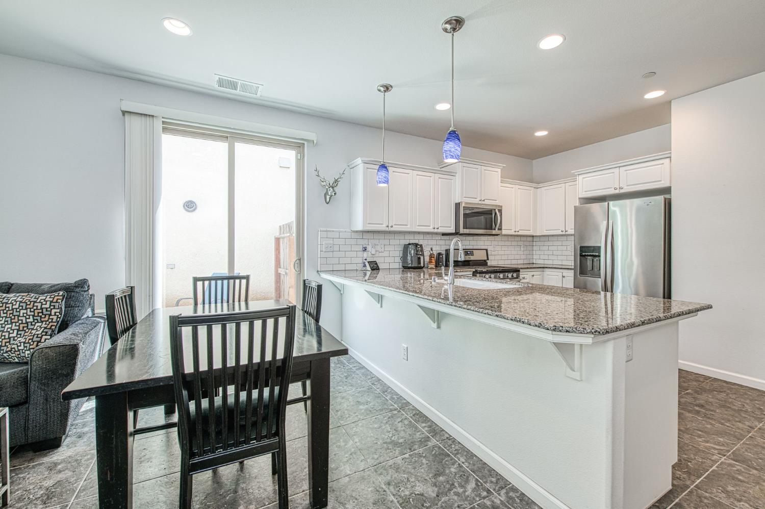 3043 Cirque Ln, Clovis, CA 93619