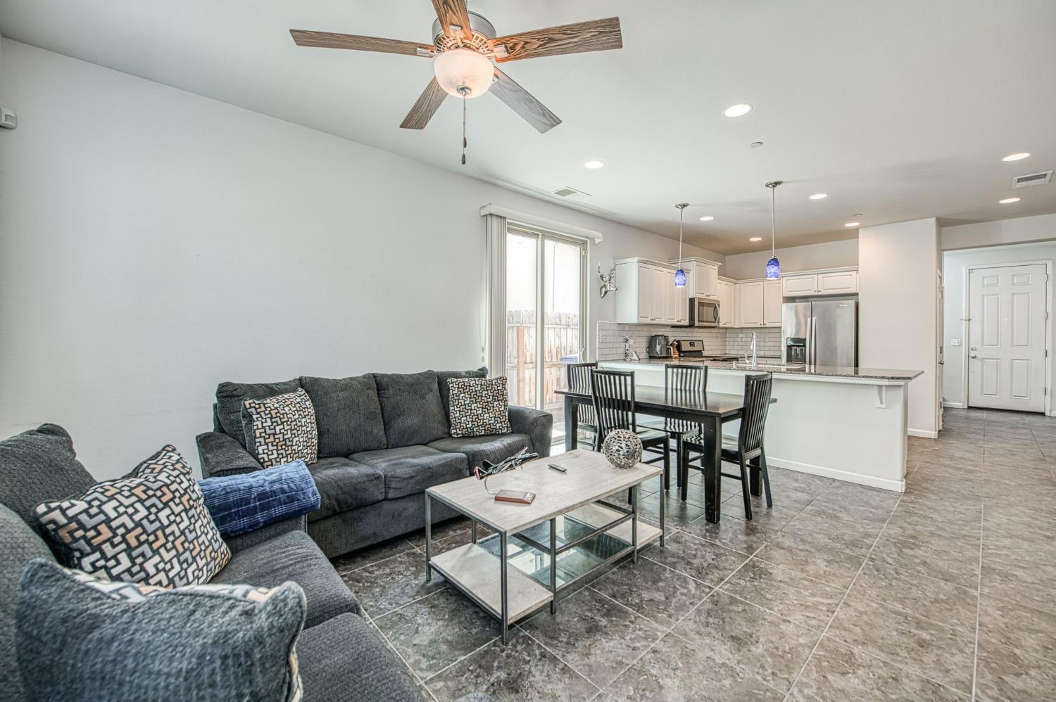 3043 Cirque Ln, Clovis, CA 93619