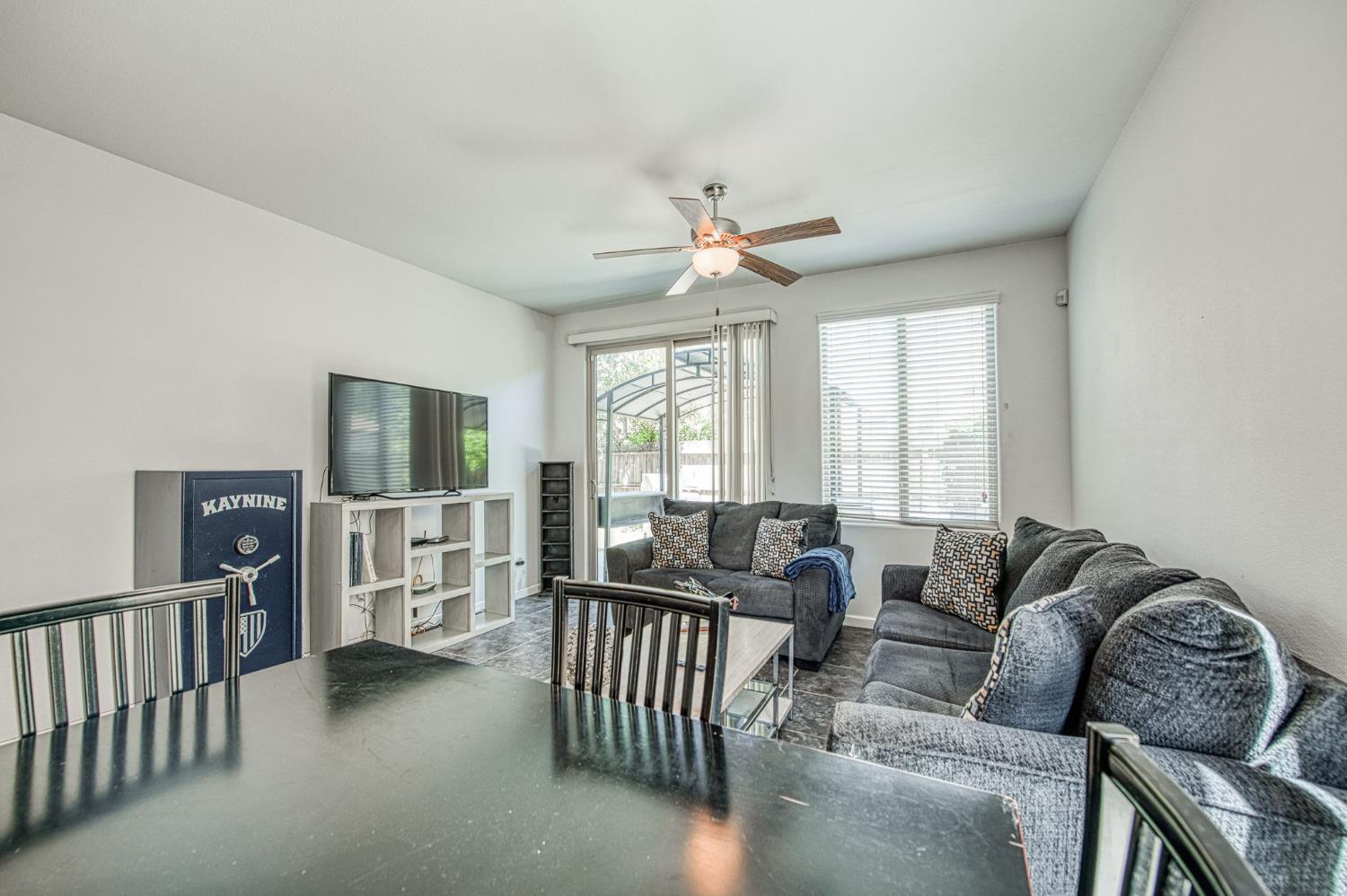 3043 Cirque Ln, Clovis, CA 93619