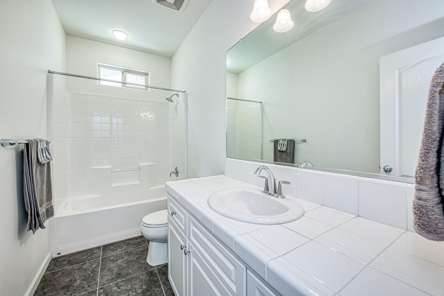 3043 Cirque Ln, Clovis, CA 93619