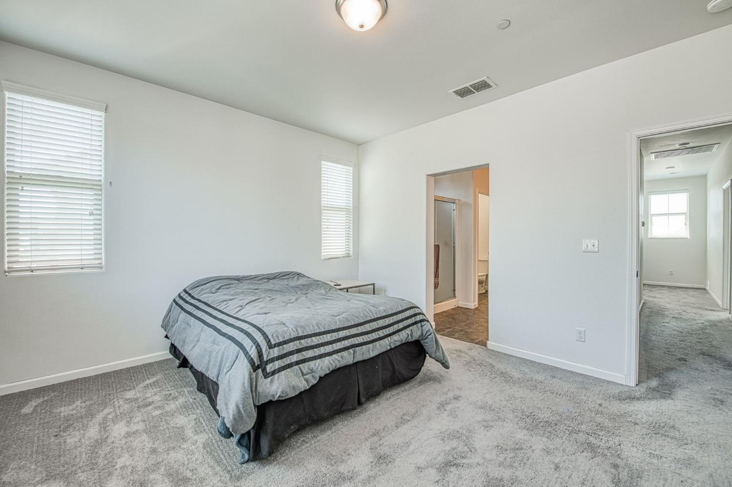 3043 Cirque Ln, Clovis, CA 93619