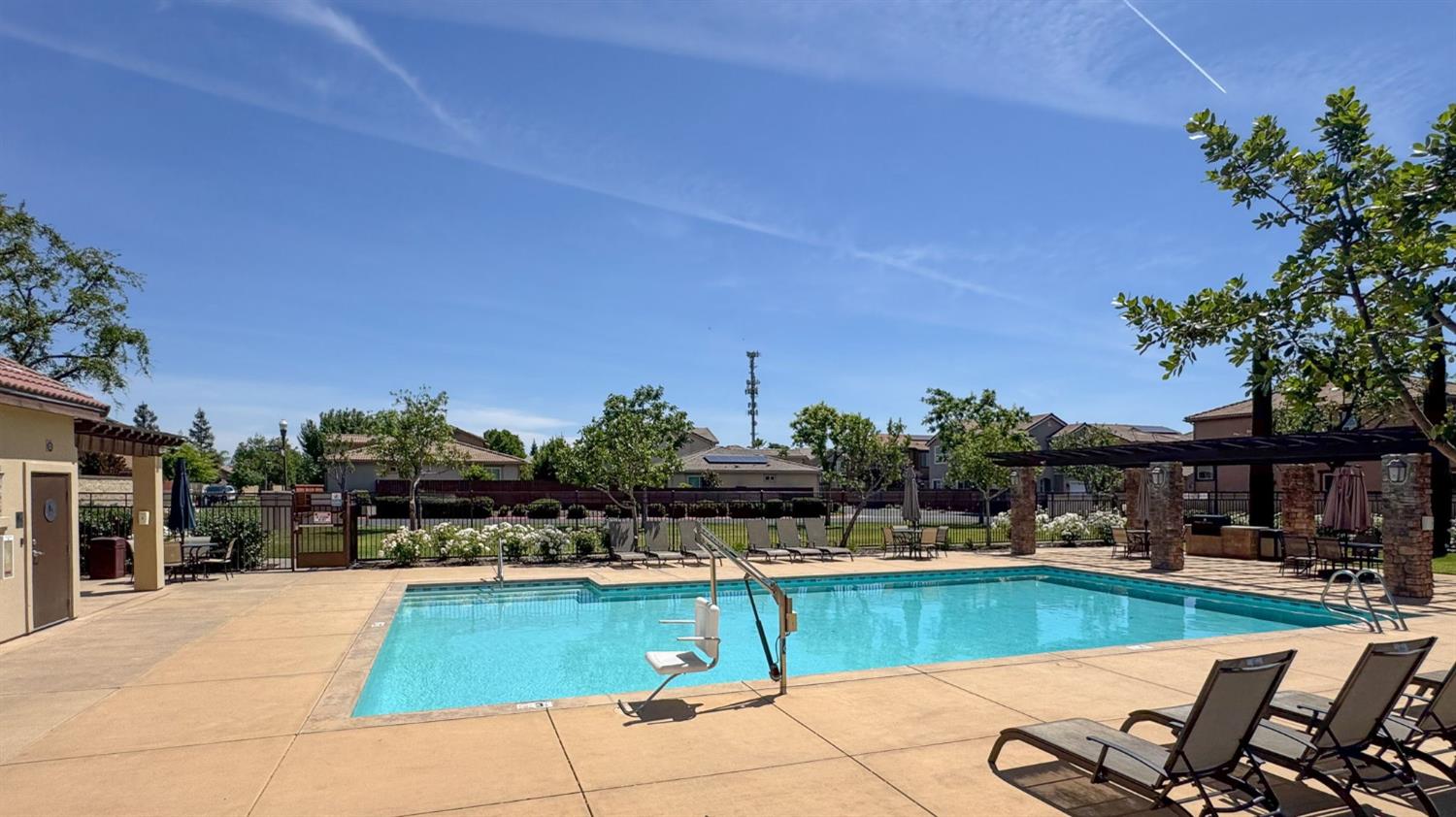 3043 Cirque Ln, Clovis, CA 93619