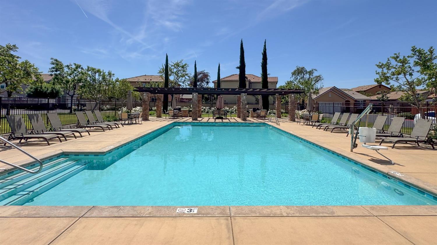 3043 Cirque Ln, Clovis, CA 93619