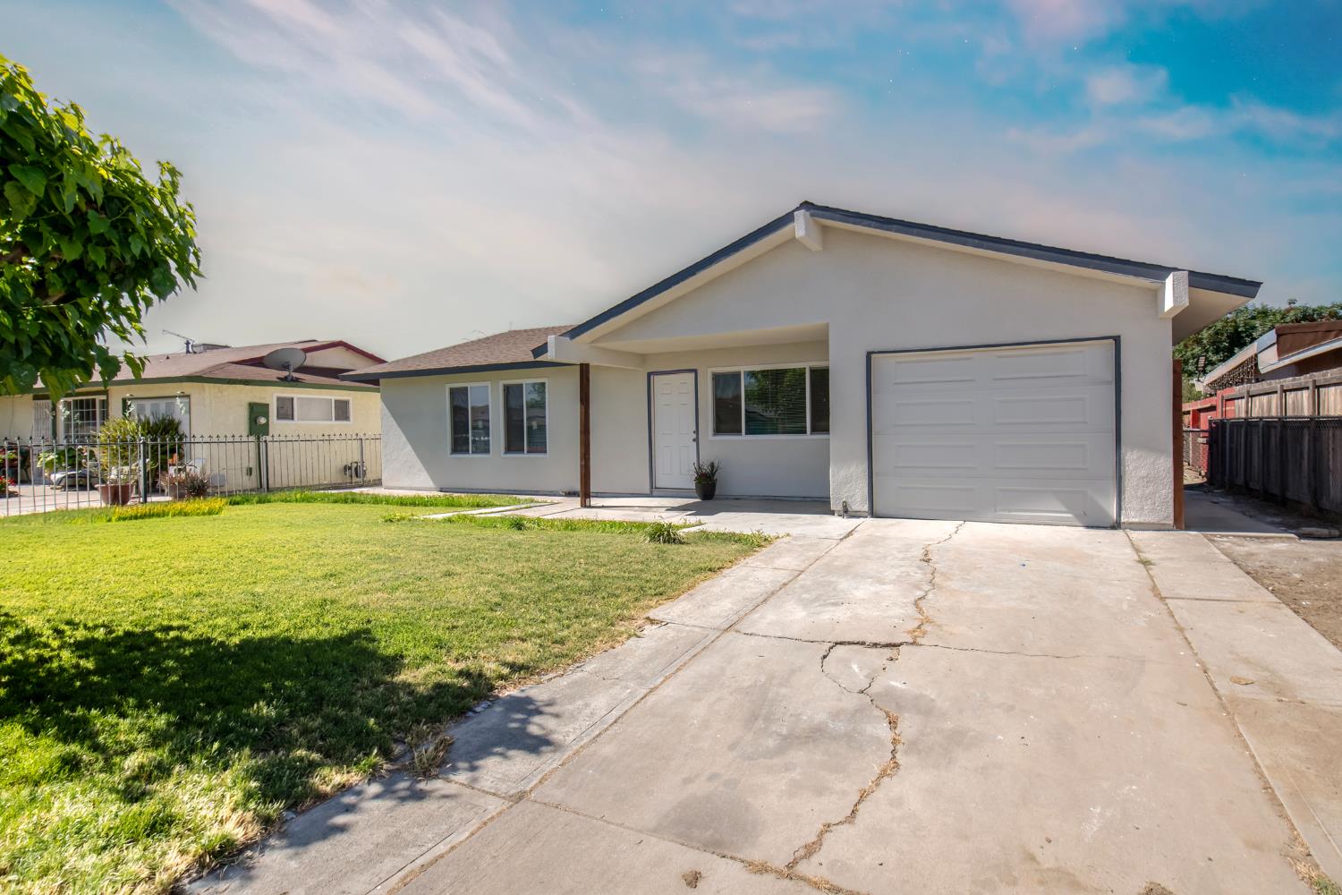266 L St, Mendota, CA 93640