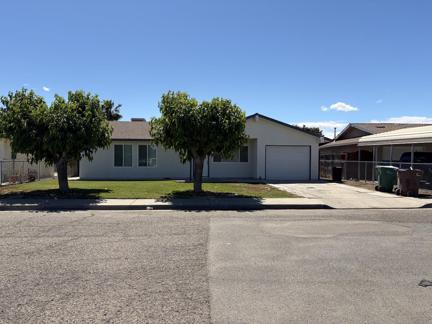 266 L St, Mendota, CA 93640