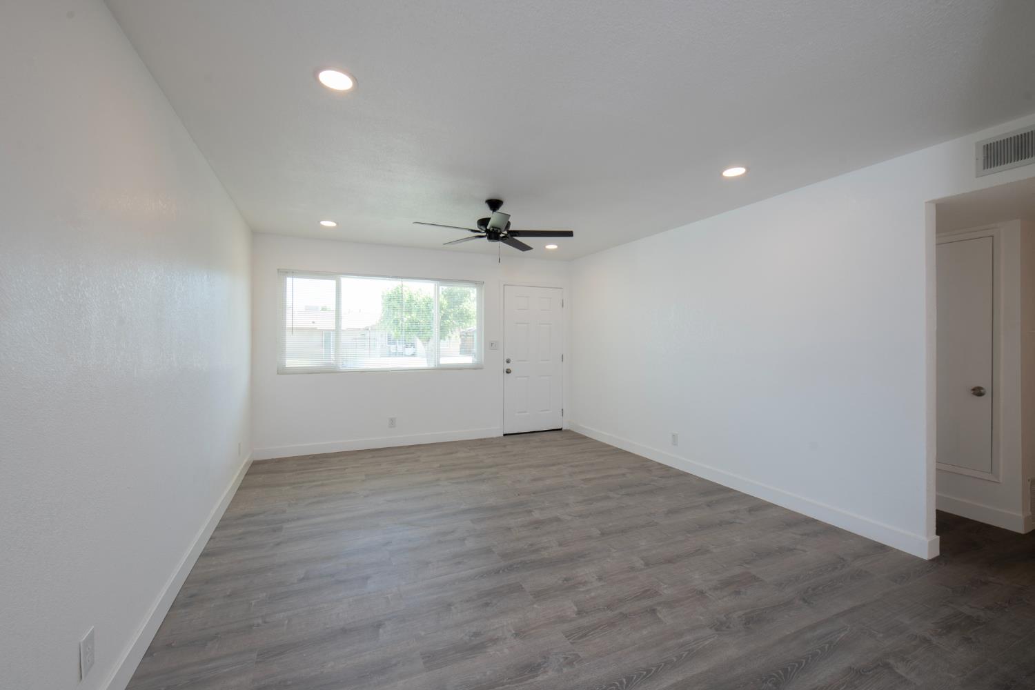 266 L St, Mendota, CA 93640