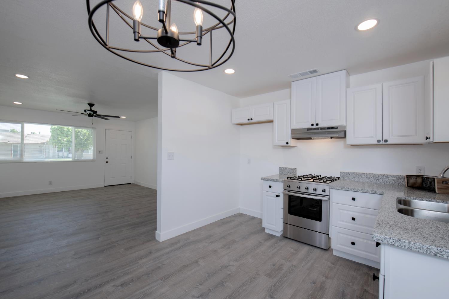 266 L St, Mendota, CA 93640