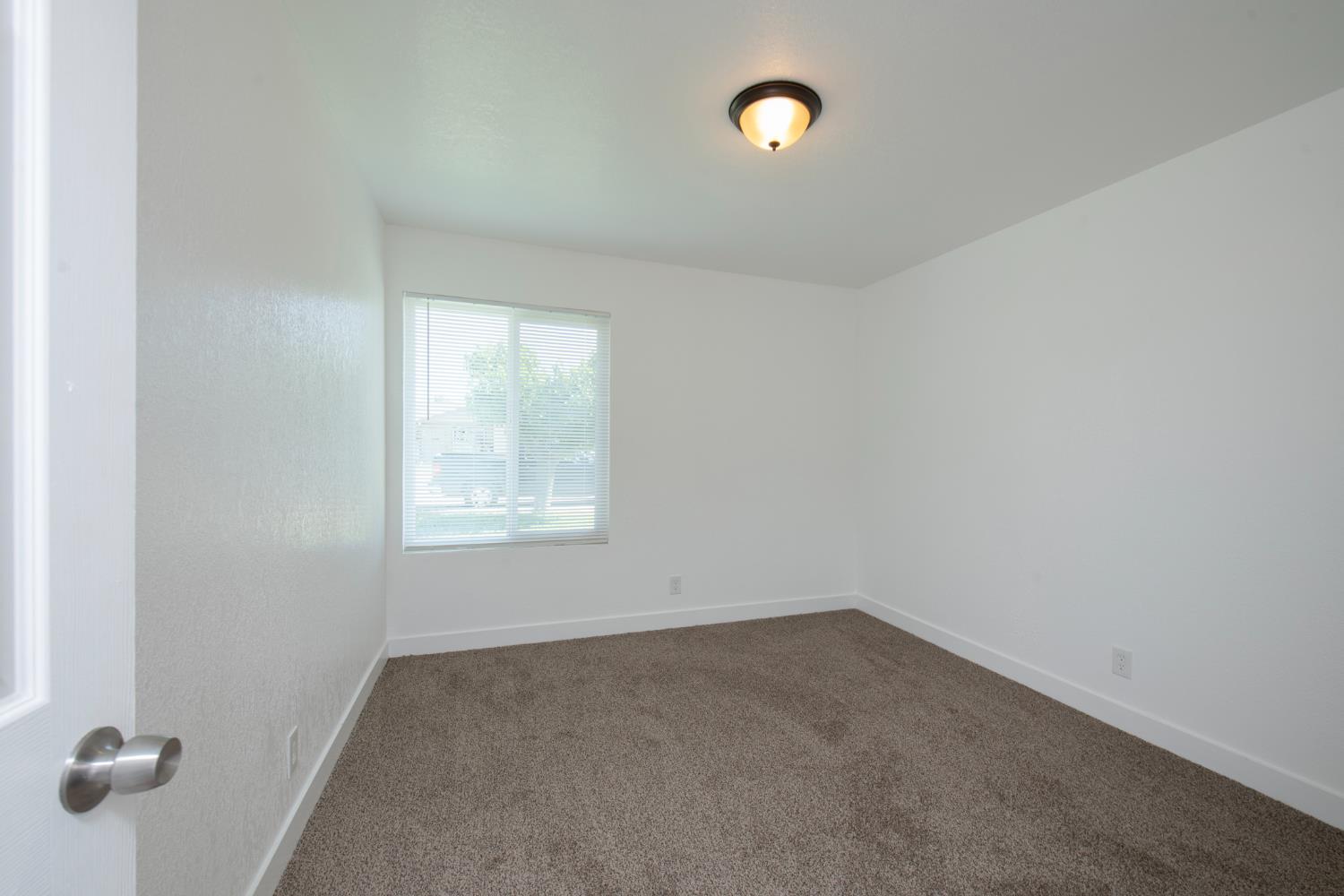 266 L St, Mendota, CA 93640