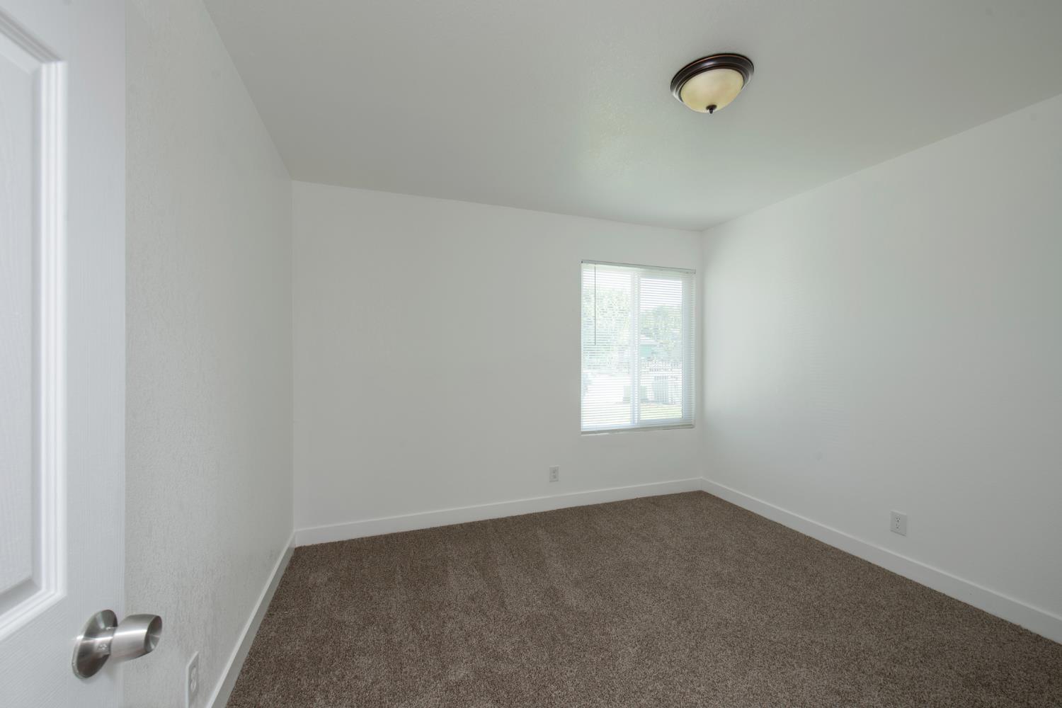 266 L St, Mendota, CA 93640