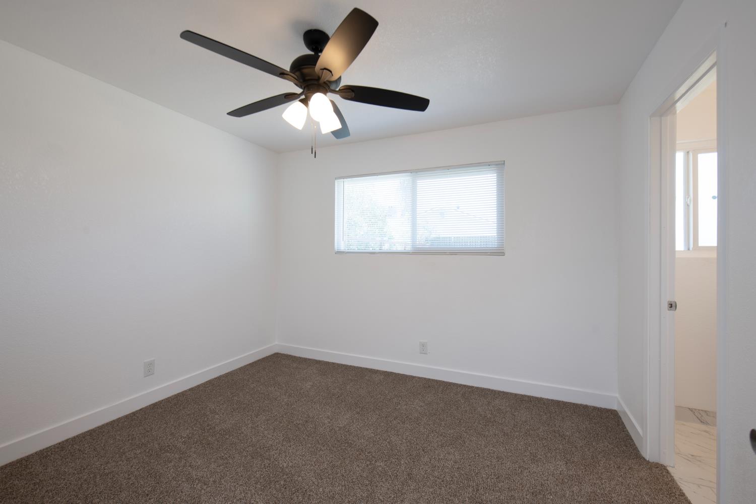 266 L St, Mendota, CA 93640