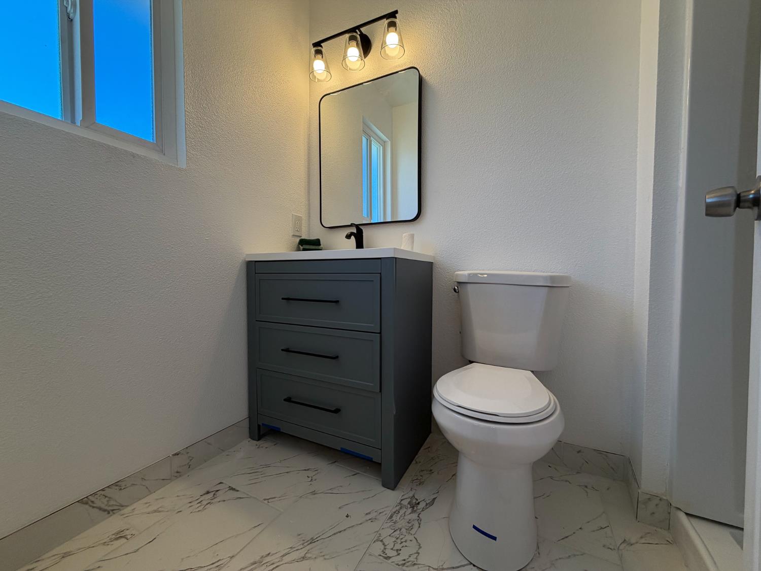 266 L St, Mendota, CA 93640