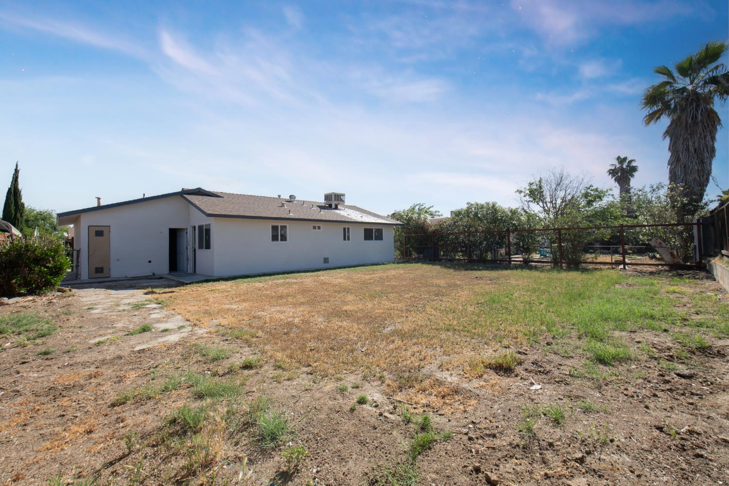 266 L St, Mendota, CA 93640