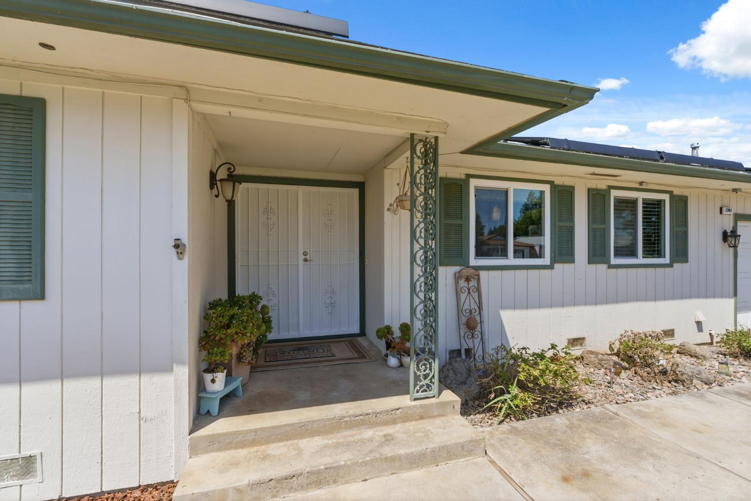 1741 Robinwood Ave, Clovis, CA 93611