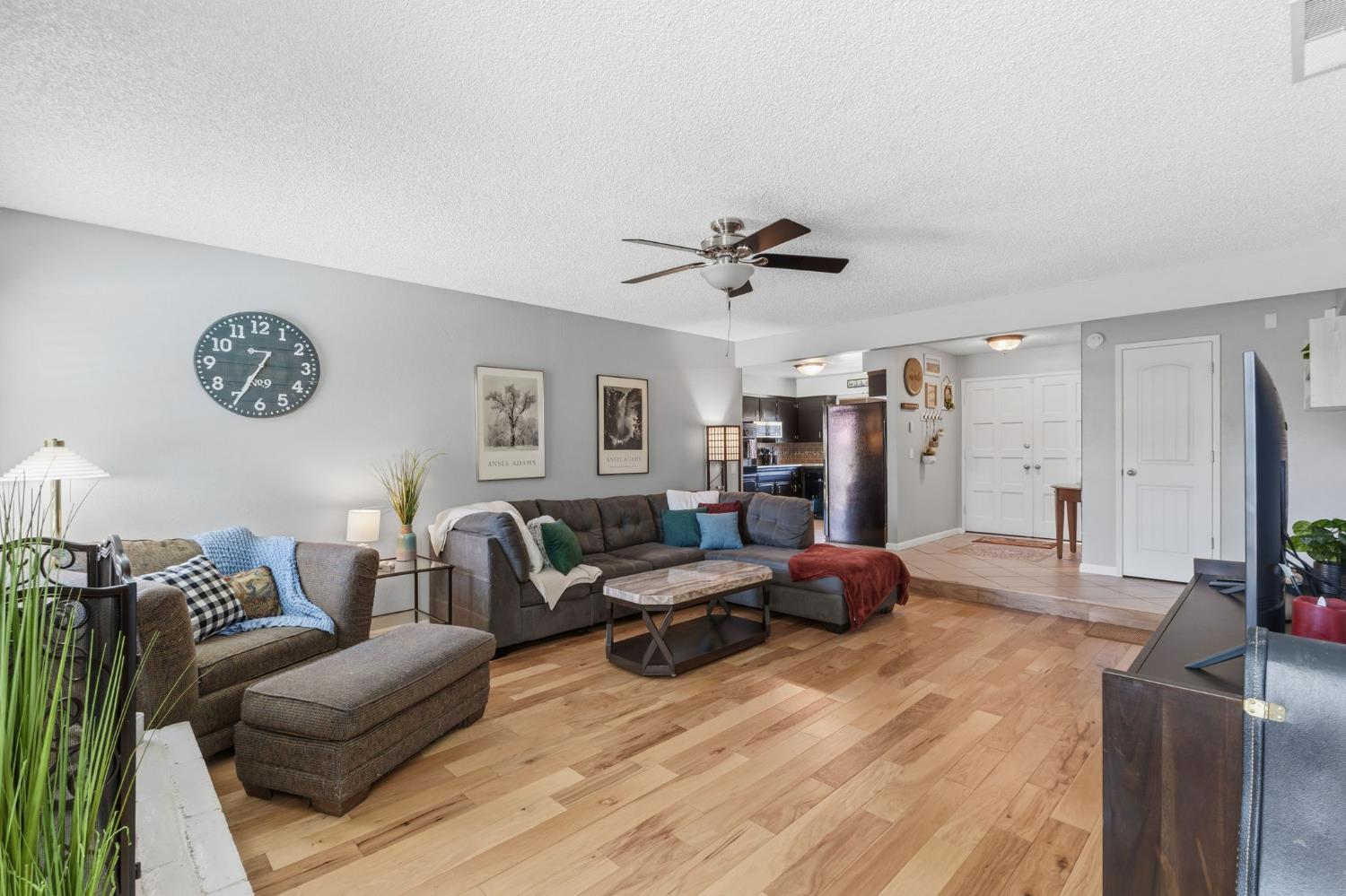 1741 Robinwood Ave, Clovis, CA 93611