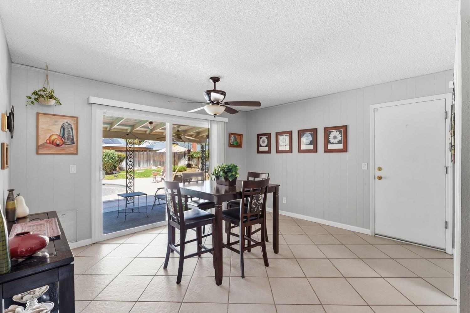 1741 Robinwood Ave, Clovis, CA 93611