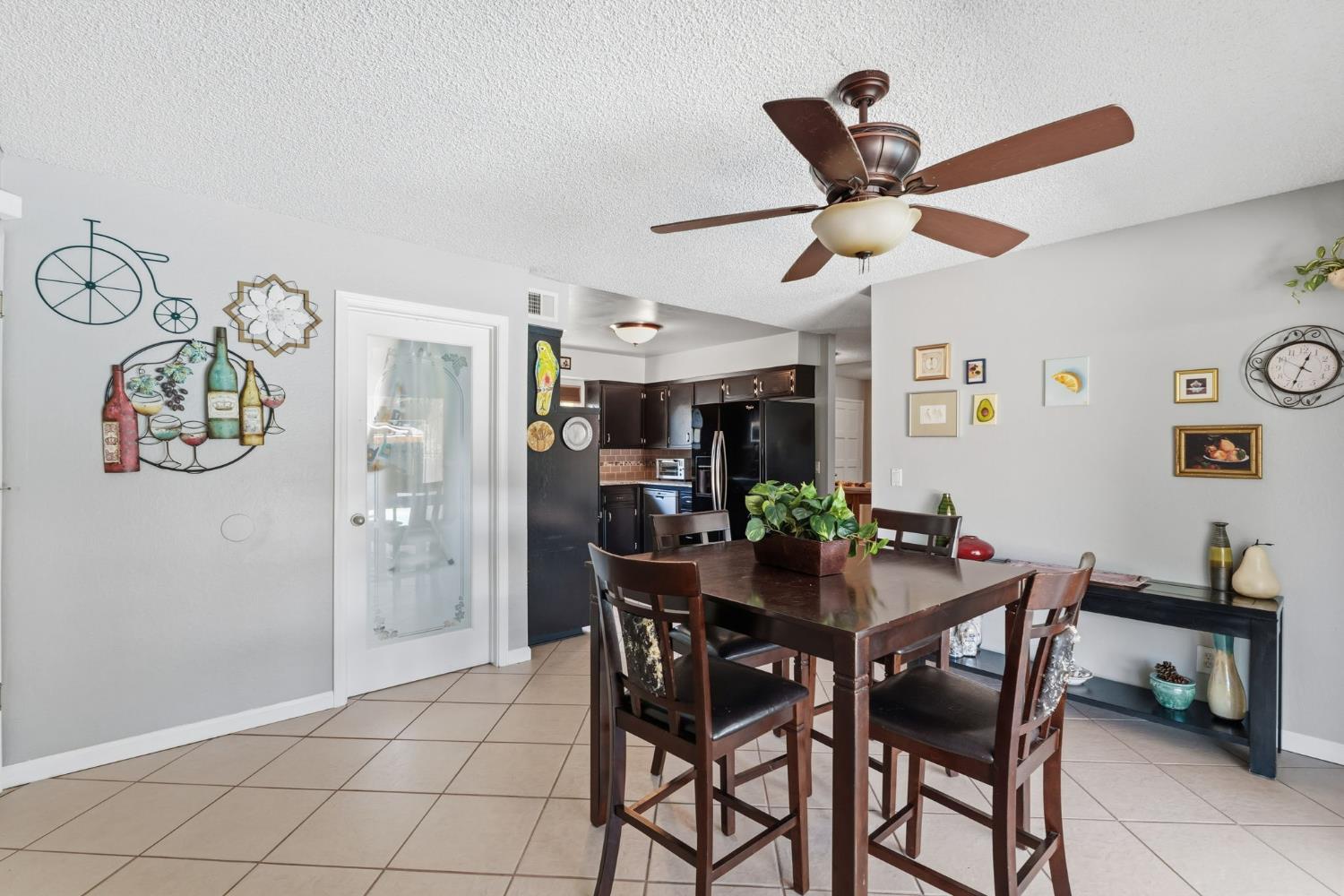 1741 Robinwood Ave, Clovis, CA 93611