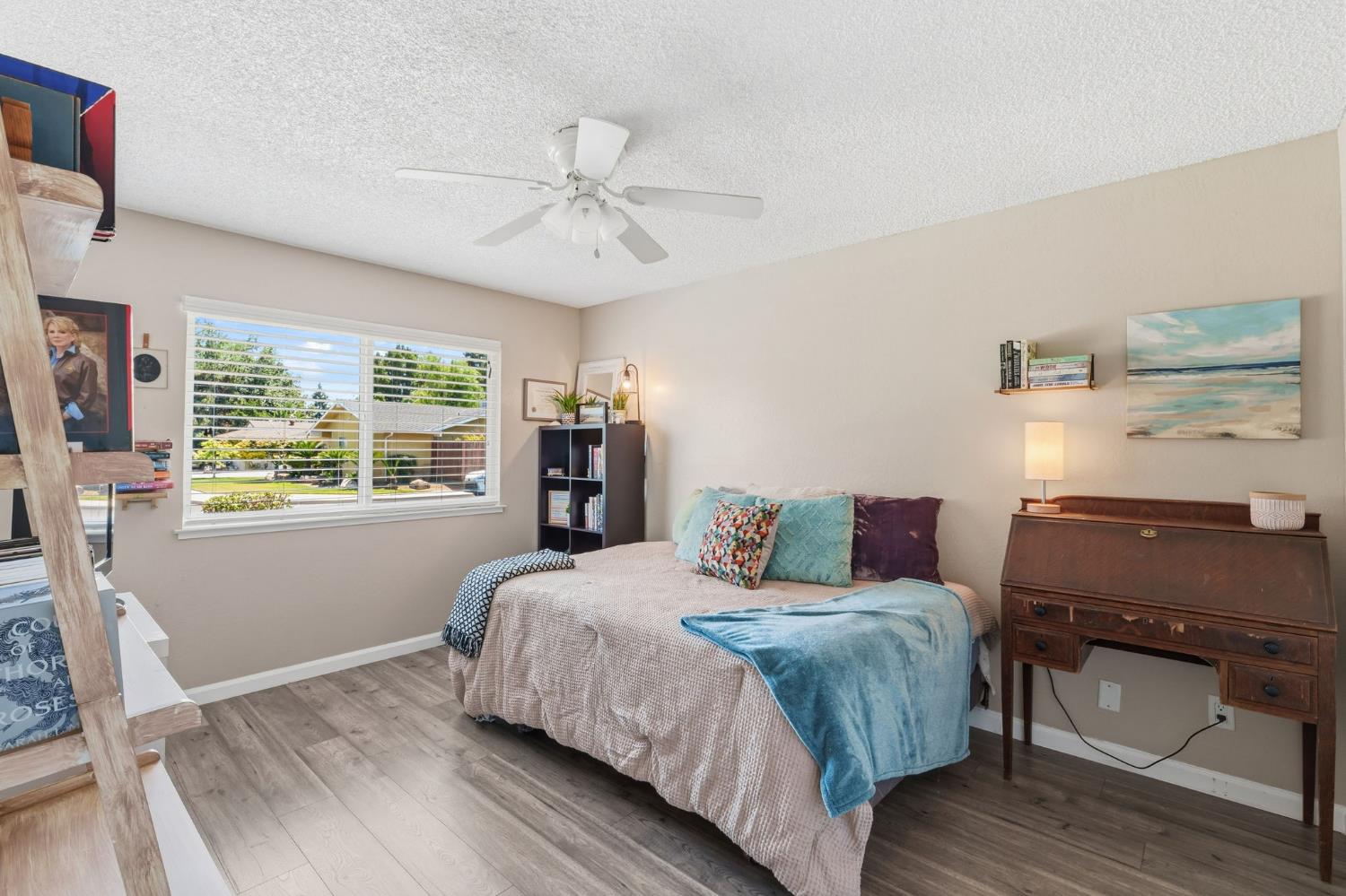 1741 Robinwood Ave, Clovis, CA 93611