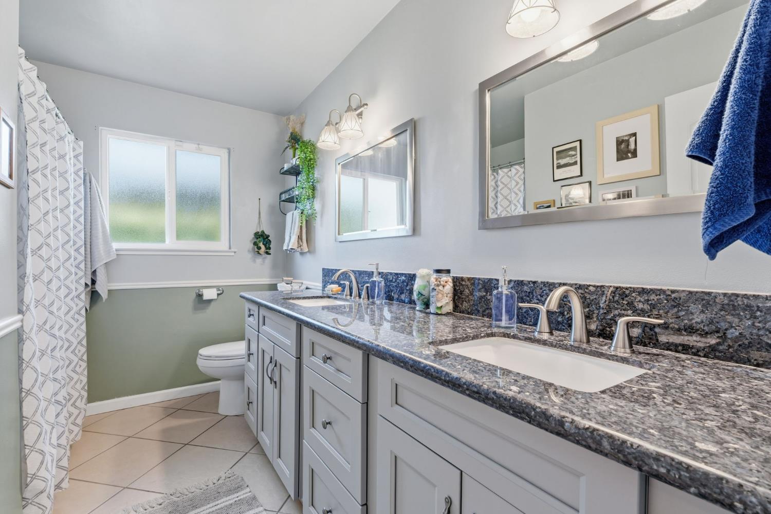 1741 Robinwood Ave, Clovis, CA 93611