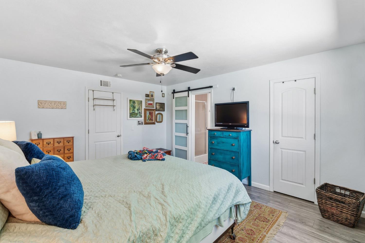 1741 Robinwood Ave, Clovis, CA 93611