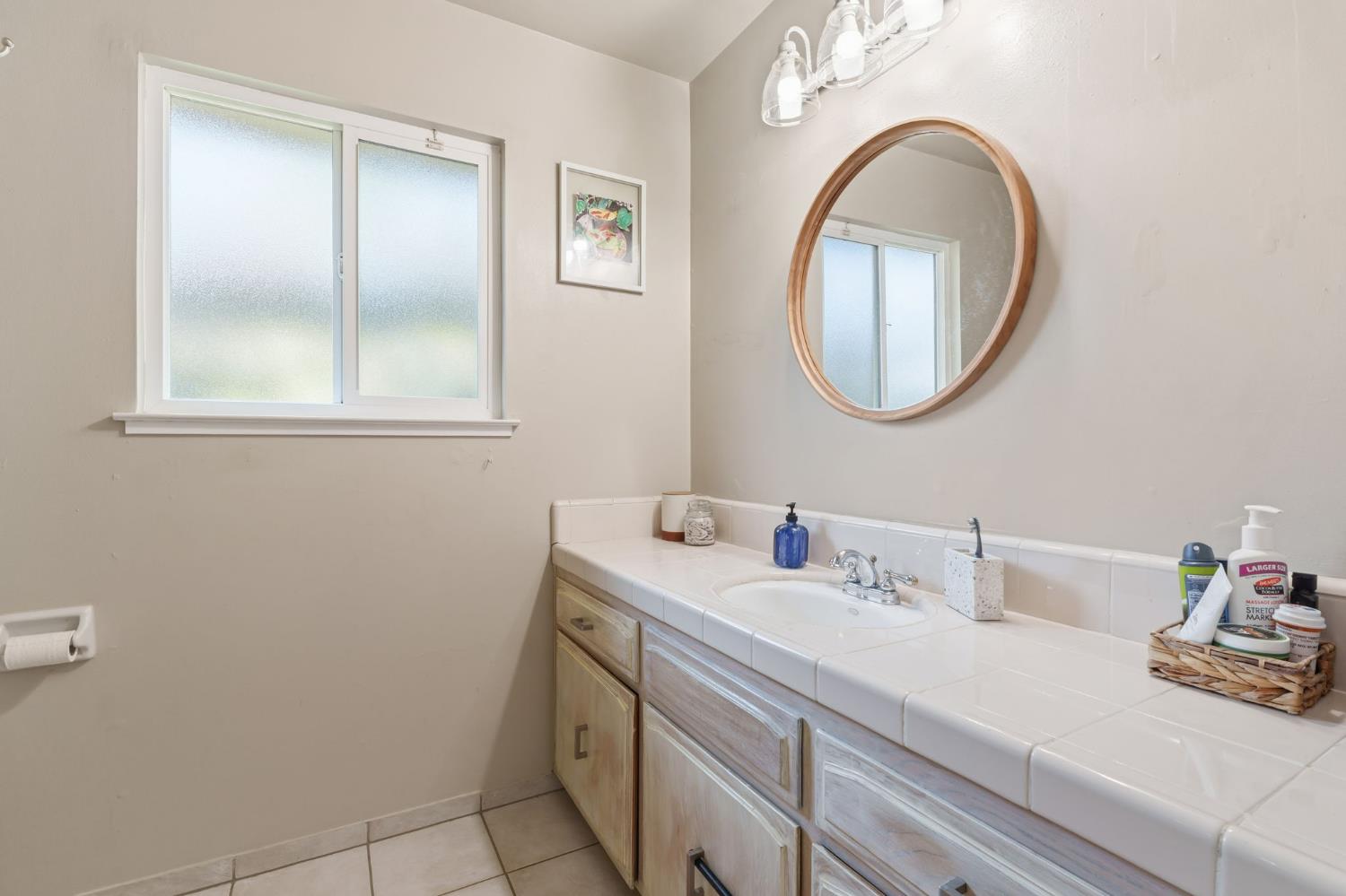 1741 Robinwood Ave, Clovis, CA 93611