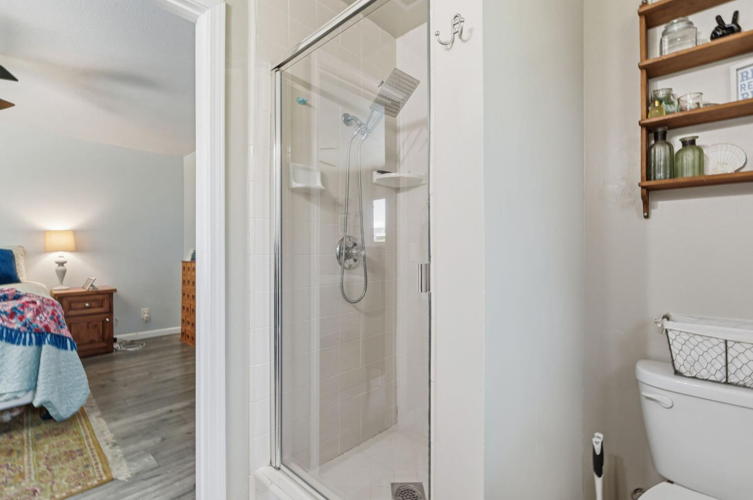 1741 Robinwood Ave, Clovis, CA 93611