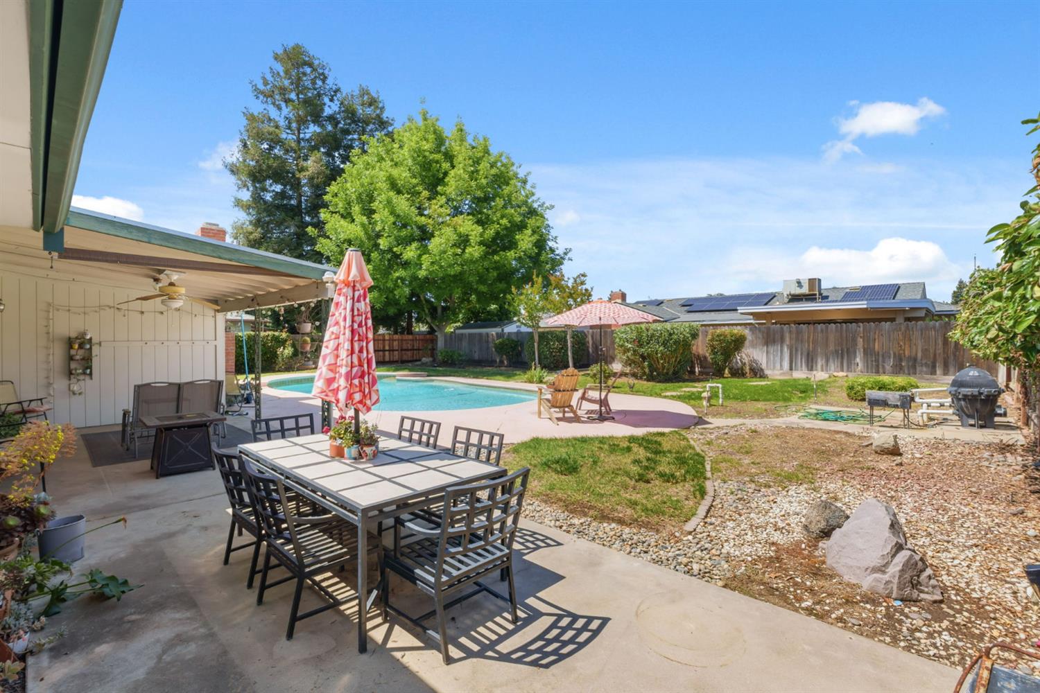 1741 Robinwood Ave, Clovis, CA 93611