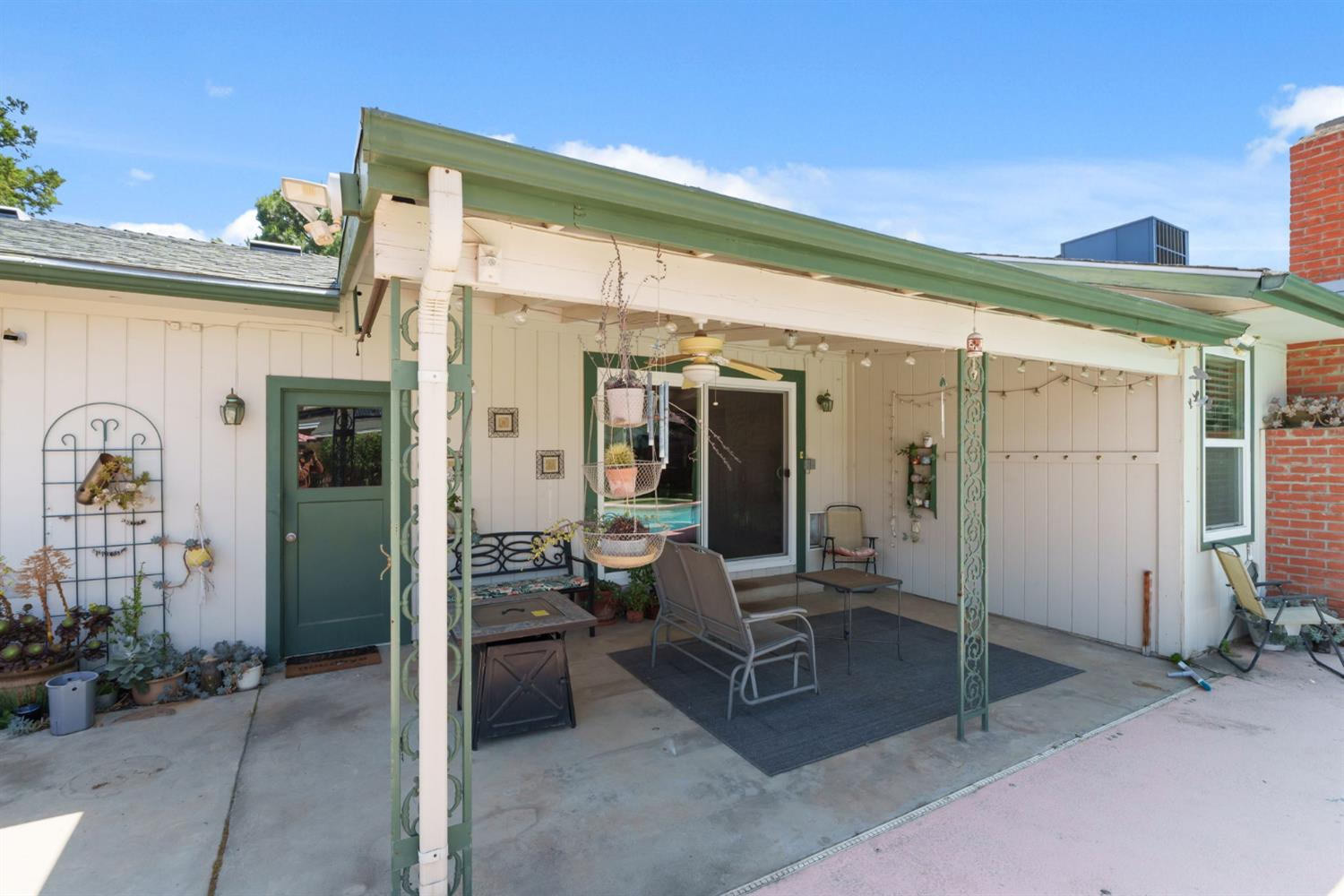 1741 Robinwood Ave, Clovis, CA 93611