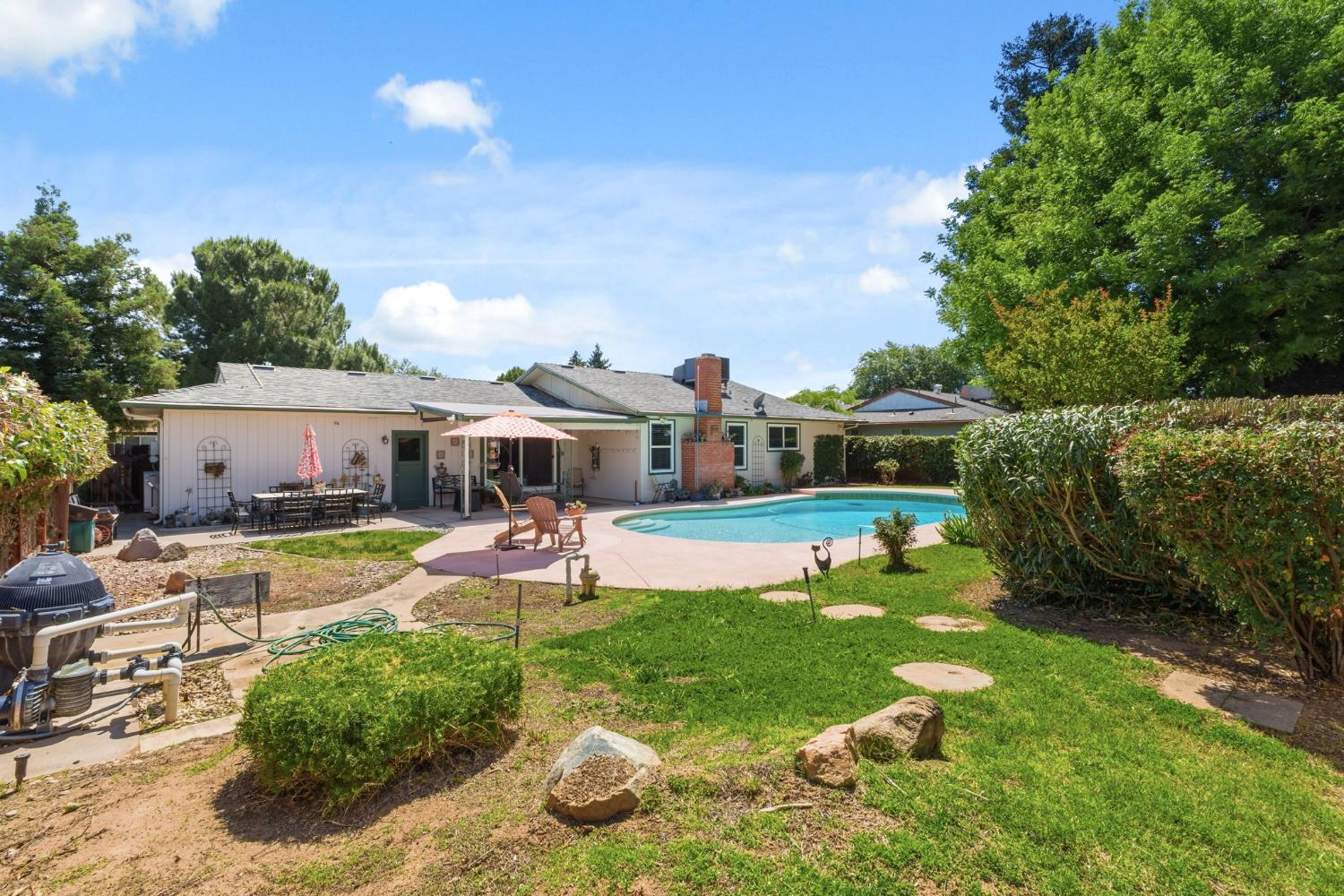 1741 Robinwood Ave, Clovis, CA 93611