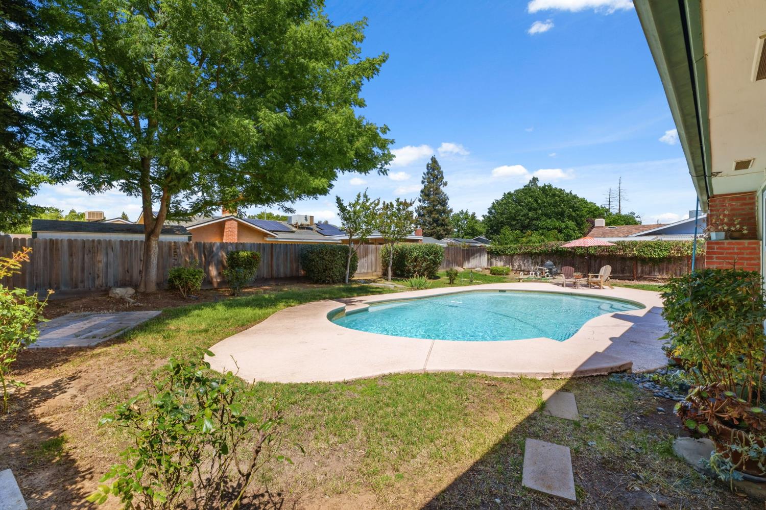 1741 Robinwood Ave, Clovis, CA 93611